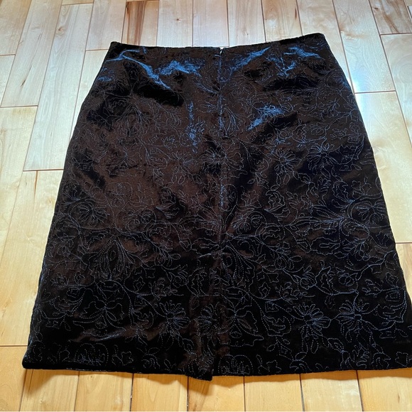 Marc Allan~Black Pencil Skirt~Size 14~Raised Floral Design - Picture 2 of 7
